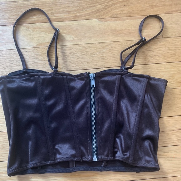 Chic corset top - Picture 2 of 3